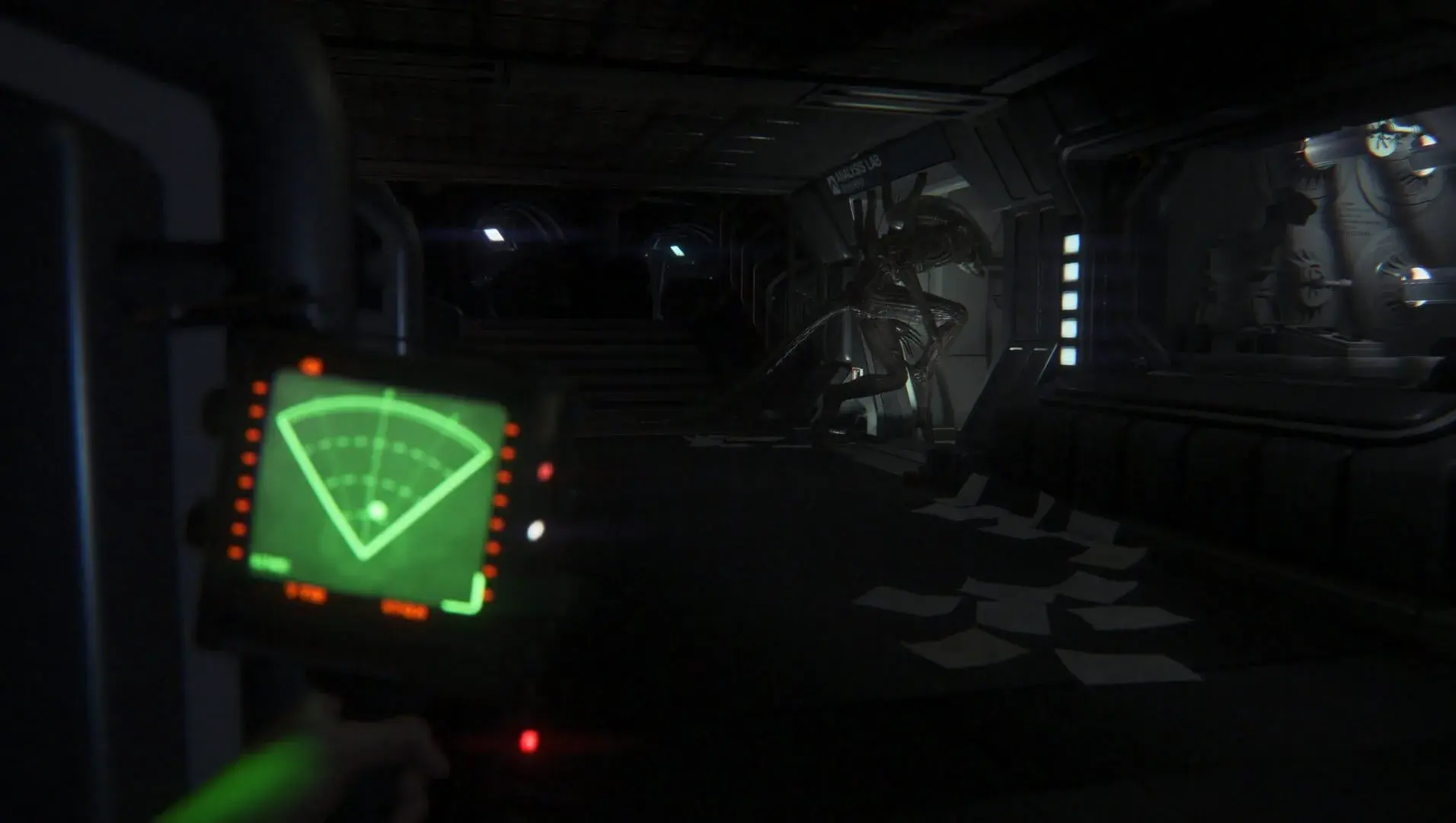 Alien: Isolation (PS5) - gameplay screenshot